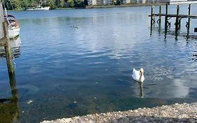 Apartment, Stylish 2 Bed Riverside House, 2 Kingsize Beds, Free Parking